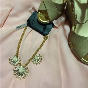 Beautiful Statement Necklace NWT